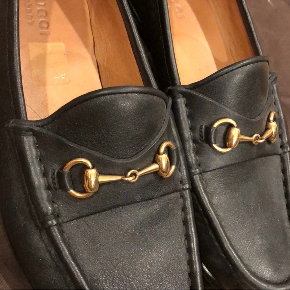 Gucci Black Leather Loafers with Gold Accents - Picture 4 of 6